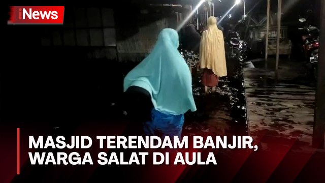 Banjir Meluas, Warga Palangka Raya Salat Tarawih di Aula Usai Masjid Terendam Air
