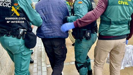 Alguacil de Hinojal roba 2.000 euros y asesina a su vecino millonario en el mismo día 💰🔪