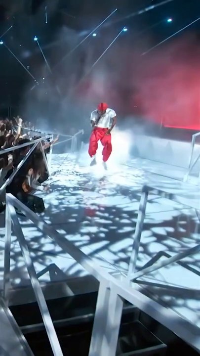Everybody - Nicki Minaj Ft. Kendrick Lamar