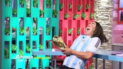 Humor: Hincha argentino se alista para la Copa América pero su acento pone en sospecha sus raíces 