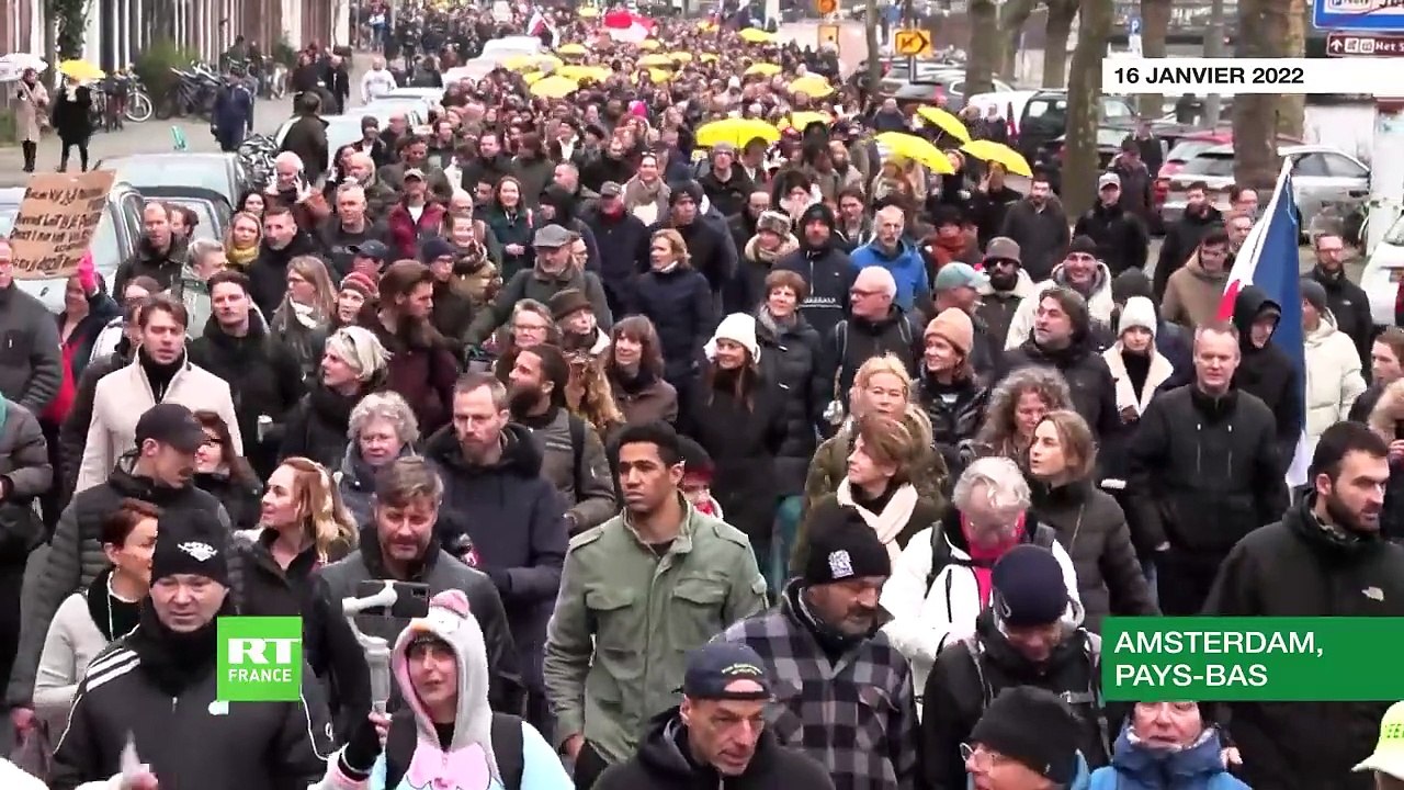 Amsterdam : des milliers de personnes se rassemblent pour protester contre l’obligation vaccinale