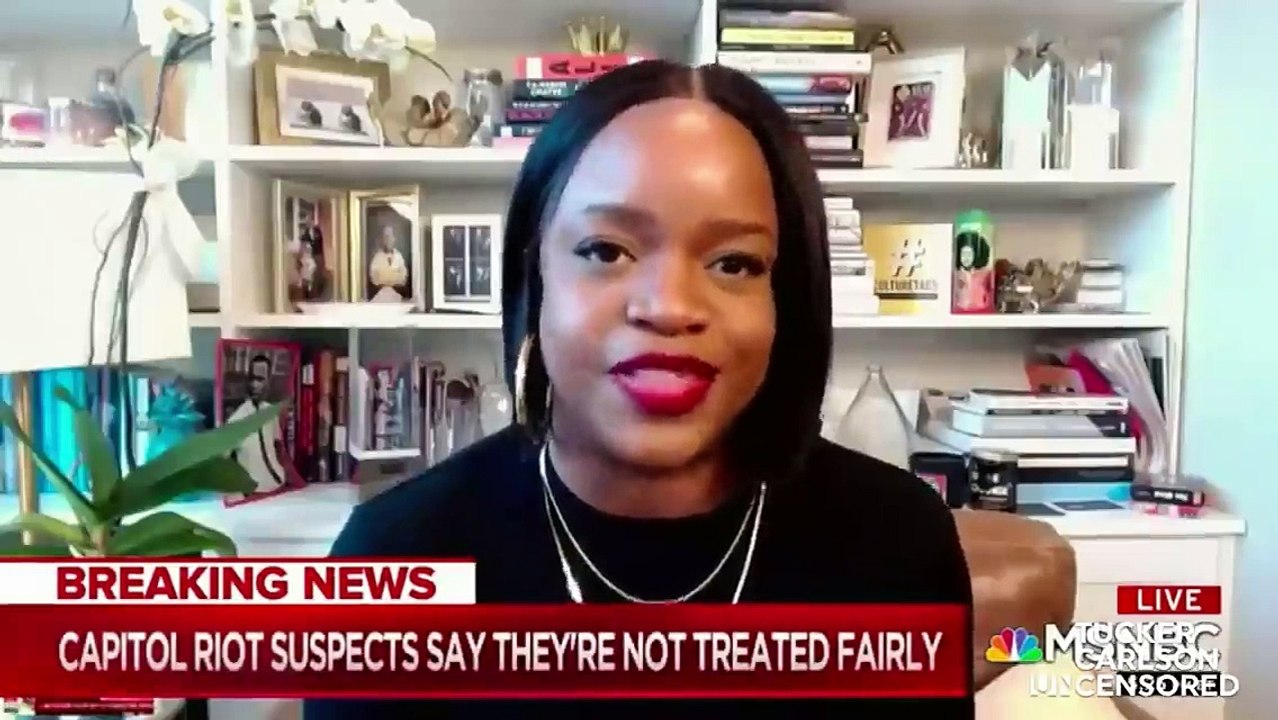 Ils nous ont dit que Jake Chansley, le chaman QAnon, était un fou dangereux qui méritait d'être envoyé en prison, voire abattu.  Beaucoup l'ont cru.  Mais est-il réellement fou ?  Jugez par vous-même.jake