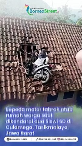 Motor nyungsep di atap