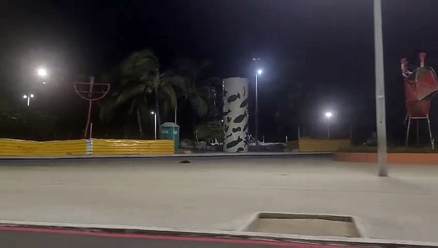 Ambulantes na Praia de Iracema ficam sem trabalhar após morte de jovem