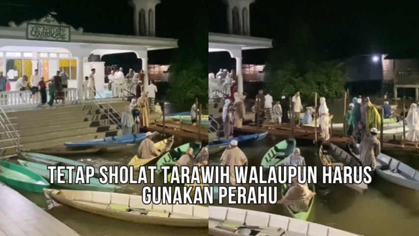 Warga Jambi Tetap Laksanakan Sholat Tarawih Walaupun Banjir dan Harus Menggunakan Perahu Menuju Masjid