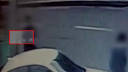 "엄마 돈 보내줘"...10억 뜯은 중국 금융사기 총책 검거 / YTN