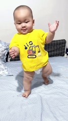 Télécharger la video: Baby Trying To Waking On The Bed | Babies Funny Moments | Cute Babies | Naughty Babies | Funny Baby #baby #babies #beautiful #cutebabies #fun #love #cute #beautiful #funny #babyvideos