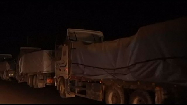 Un convoglio di 6 camion con aiuti umanitari entra nel nord di Gaza
