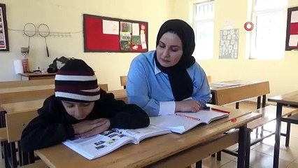 Batman'da tek öğrencili okul! 45 kilometrelik yolu kat edip hem öğretmenlik yapıyor hem de arkadaşlık