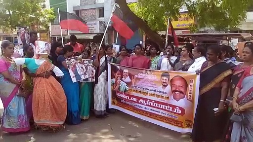 சிவகங்கை: குஷ்புவின் உருவ பொம்மையை தீயிட்டு கொளுத்த முயன்ற திமுகவினர்.. அலேக்காக தூக்கிய போலீஸ்