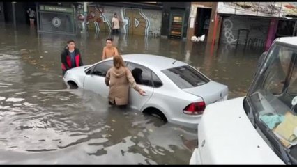 Download Video: Buenos Aires sommersa dall'acqua a causa di una tempesta