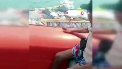 Pet şişelerden yaptığı botla denize açıldı, mahsur kaldı