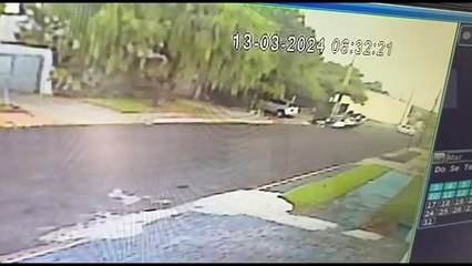 Câmera registra momento que C4 capota após colisão com Voyage no Pioneiros Catarinenses