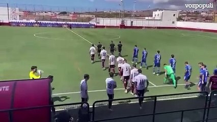 El antideportivo gesto de dos jugadores del San Fernando antes de empezar el partido