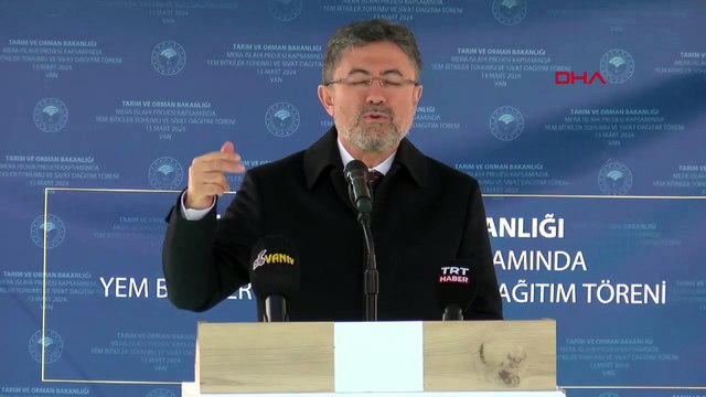 Bakan Yumaklı, Vanlı çiftçilere tohum dağıttı