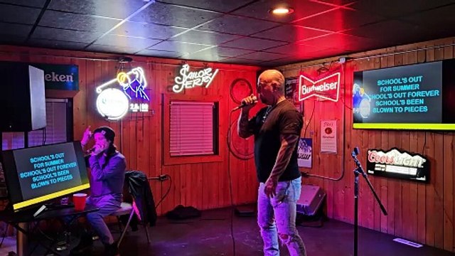 ALICE COOPER - SCHOOLS OUT (PERFORMED AT SCORES BAR)