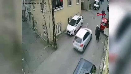 Kazayı görünce pencereden atlayıp yardıma koştu