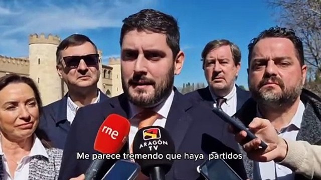 El vicepresidente de Aragón estalla contra el Islam y rompe un folleto del Ramadán de Huesca