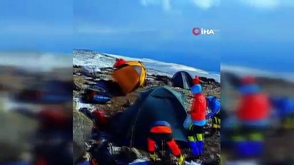 Kadın dağcılar Ağrı Dağı zirvesinde