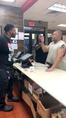 Vean la bruta pelea entre un cliente y el gerente de un Burger King