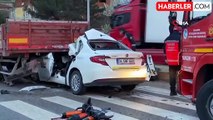 Serdivan'da Otomobil Tıra Saplandı: Sürücü Hayatını Kaybetti