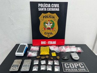 Irmãos do Pó: Casal de Itajaí Envolvido em Tráfico de Cocaína para Caminhoneiros 🚛