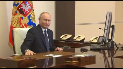 Elezioni russe, il video di Putin che vota online