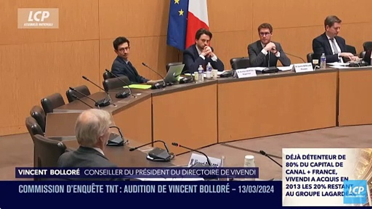 Les révélations de Vincent Bolloré sur son arrivée à Canal+: "Il y avait 460 millions de perte, mais le champagne coulait à flot, des centaines de personnes à Cannes, les dirigeants allaient de festival en festival. J'ai mis fin à tout ça !"