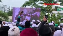 Jamaah Antusias Iringi Pemakaman Habib Hasan bin Jafar Assegaf