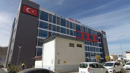 Batman Belediyesi'nde 'büyükşehir' tabelası karmaşası