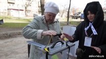 A Mariupol i filo russi in fila per il voto anticipato