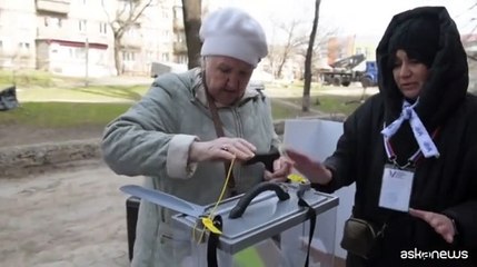 A Mariupol i filo russi in fila per il voto anticipato