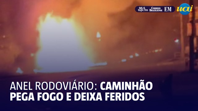 Caminhão com carga de combustível tomba, pega fogo, incendeia casas e deixa feridos