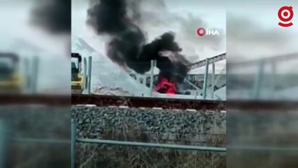 Konya'da eğitim uçağı şantiye alanına düştü, iş makinesi operatörü askeri personel hayatını kaybetti