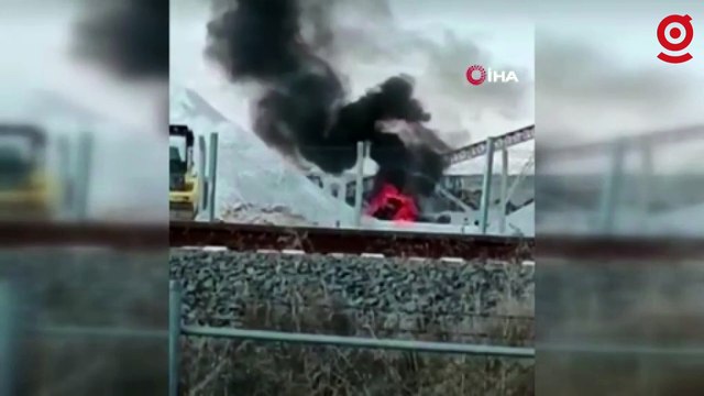 Konya'da eğitim uçağı şantiye alanına düştü, iş makinesi operatörü askeri personel hayatını kaybetti