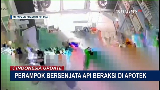 CCTV Rekam Detik-Detik Perampok Beraksi di Apotek dengan Senjata Api!