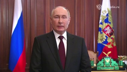Horas antes de início das eleições, Putin pede que russos compareçam às urnas