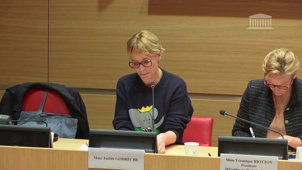 Judith Godrèche: "L'univers du cinéma n'a fait justement qu'abuser de [ma confiance]" affirme la comédienne