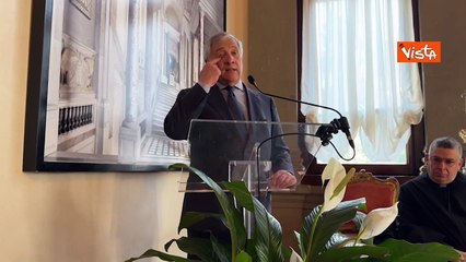 Tajani: "Europei dovrebbero essere tra coloro che aiutano migranti in fuga"