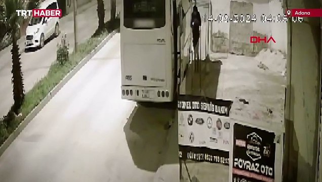 Midibüsü benzin döküp yaktı