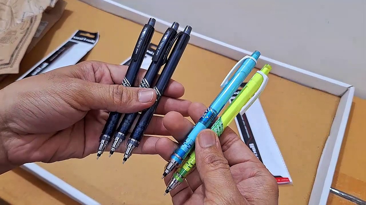 Unboxing and Review of Uniball Kuru Toga M5-450T Auto-Rotating Lead Mechanism