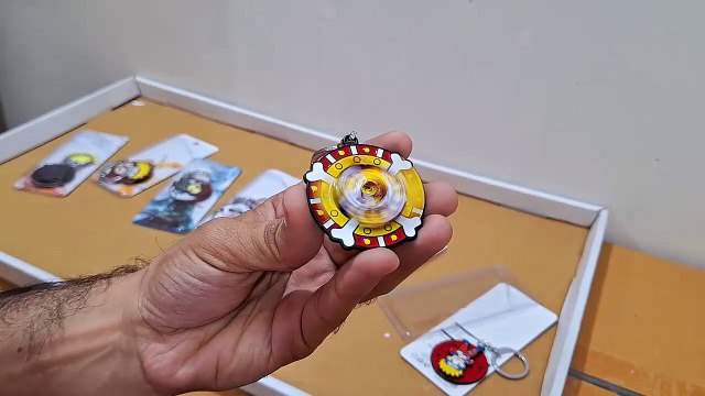 Unboxing and Review of Naruto Anime Red Uchiha Sharingan Design Revolving Logo Keychain