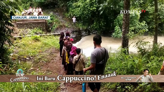 Potret Siswa SD di Cianjur Jalan Kaki 2 Km dan Sebrangi Sungai Demi Sampai Sekolah