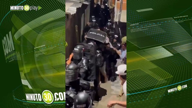 La Policía sacó escoltada a una pareja que sería responsable de abuso sexual a una menor