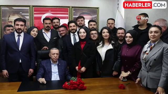 Cumhurbaşkanı Erdoğan, Ağrı AK Parti İl Başkanlığı'nı ziyaret etti