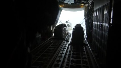 Así se lanza la ayuda humanitaria en paracaídas a Gaza