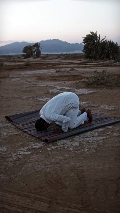 Namaz Salat in the middle of the fild @egypt