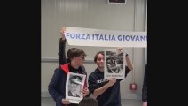 Caso Di Cesare-Balzerani, giovani Fi in aula alla Sapienza con foto vittime del terrorismo - Video