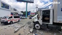 Camión se accidenta en Carretera a El Salvador