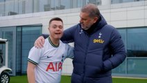 Postecoglou reunites with Spurs fan for heartwarming training ground tour